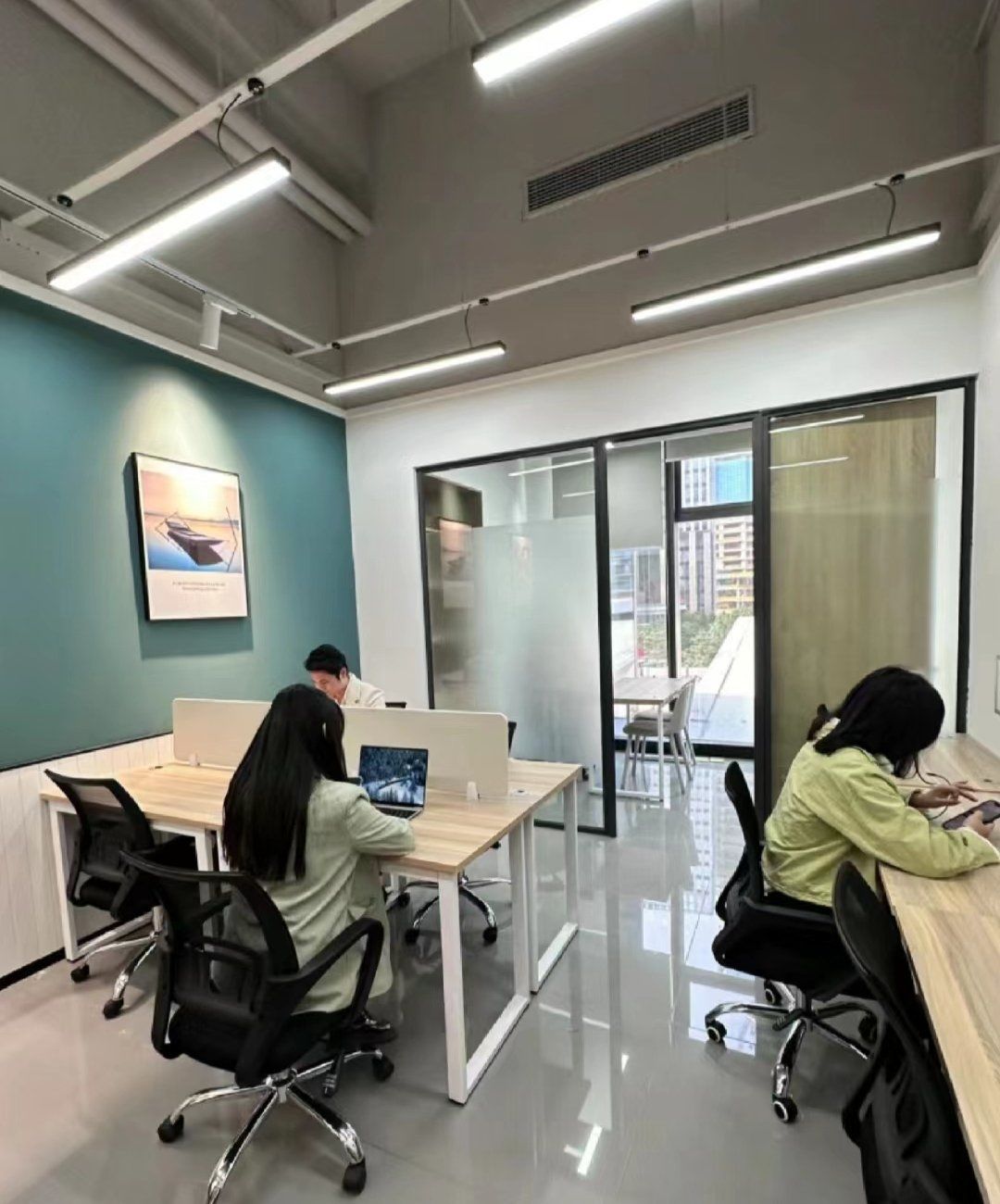 大学刚毕业,和朋友申请了创业补贴白嫖办公室