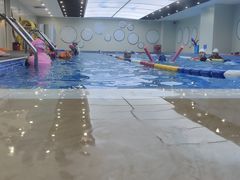 -嘻游纪儿童游泳课程中心(红博中央公园店)