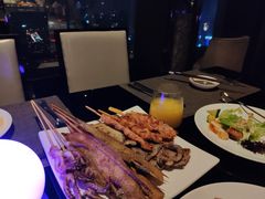 -唐拉雅秀酒店-西锦汇空中BBQ·思创餐厅