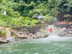 -安吉龙王山峡谷漂流