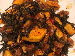 普洱茶炒包浆豆腐-云海肴·汽锅鸡·云南菜(广安门天虹店)