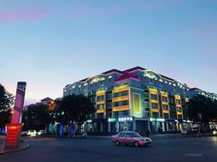 -布尔津河堤夜市