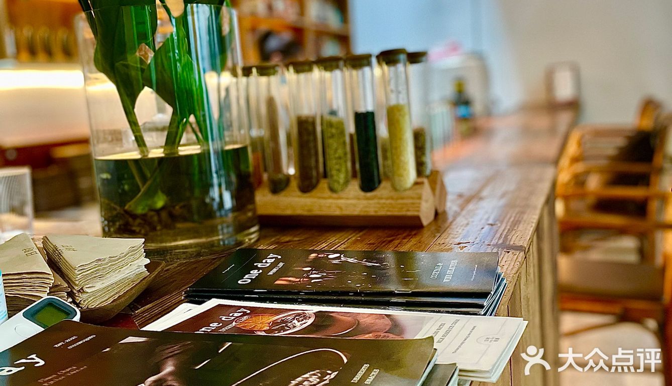 小坐一会儿～喝一杯蔓越莓蜜桃汽泡水