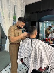 -老男孩男士理容馆·理发·烫染·修面