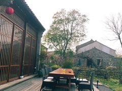 -田园东方蜜桃村的田野营地