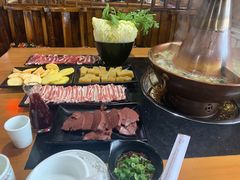 -果松木炭酸菜铜火锅·外婆参鸡汤