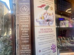 -Gelateria Dondoli