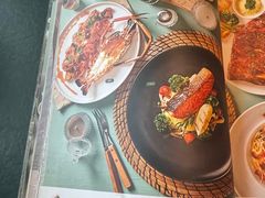 -Chom Cafe and Restaurant