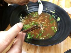 -牛吃草牛肉面(甬港南路店)