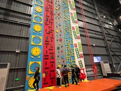 -极限PLAY运动娱乐新世界·团建派对表演休闲馆·室内高空游乐园