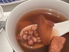 土茯苓薏仁炖猪展-炳胜私厨(万象前海店)
