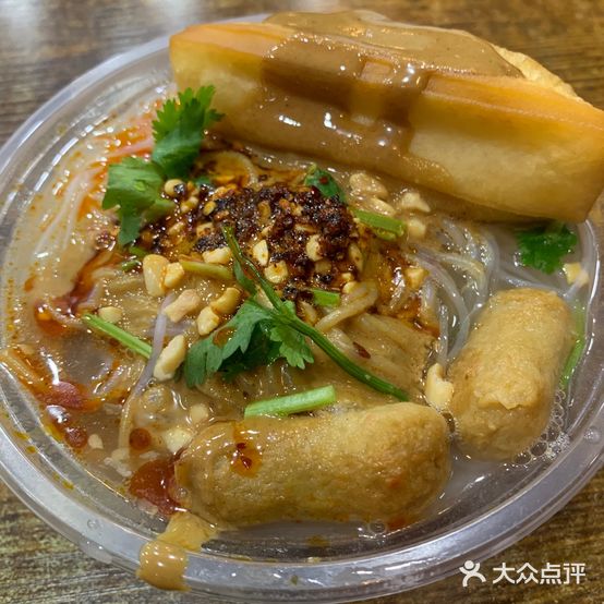 花儿姐与战哥的美食档