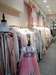 -一揽芳华汉服旗袍体验馆(拙政园店)