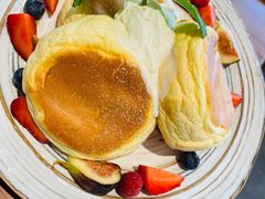 莓果奶油芝士舒芙蕾松饼-UPPER KITCHEN(延安路店)