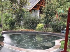 -腾冲洞山温泉村