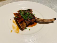 炉烤伊比利亚带骨猪排-广州四季酒店·佰鲜汇·现代法餐