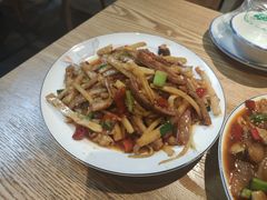 酸笋炒肥肠-牛八宝桂林米粉(八里庄店)