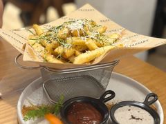 -Mark&Mars Restaurant