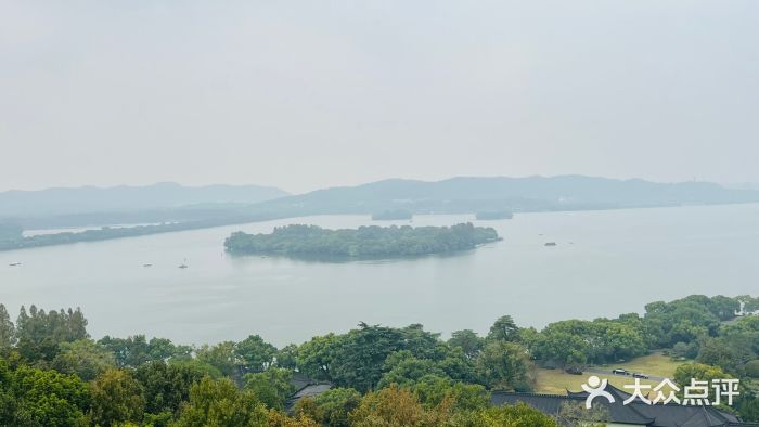 雷峰塔景区图片