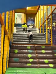 -MELAND CLUB亲子乐园•派对(虹桥万象城店)