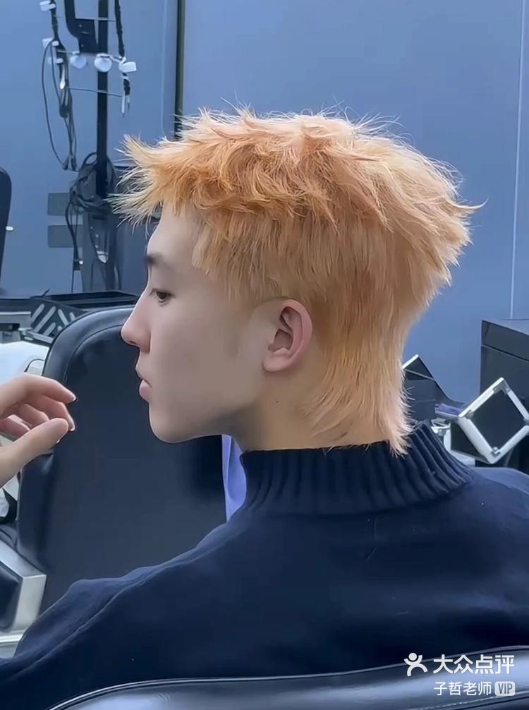 男生染发黄金色