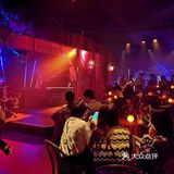 刚进门就被男演员拖进小黑屋