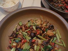 -阿瓦山寨·湘菜现炒·剁椒鱼头王(咸阳总店)