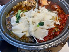 -阿瓦山寨·湘菜现炒·剁椒鱼头王(咸阳总店)