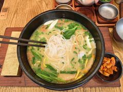 -银米·云南传统过桥米线(双廊黑金冠店)