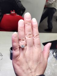 -威德钻石-克拉钻大本营(南京东路店)