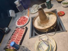 -洞庭洲·防空洞火锅·铜锅涮肉·烧烤(新百广场店)