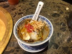 -沪小二炭火蛙锅(淮海中路美食不夜城店)