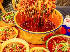 -拈签一笑黄牛肉辣卤串串