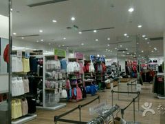 -优衣库(郑州丹尼斯大卫城店)