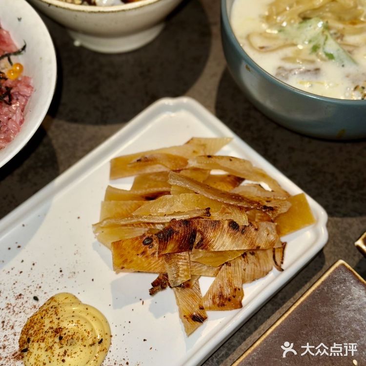 不用去深圳,在上海也吃到鳗鱼鹅肝脆!😋