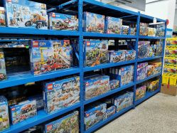 -逝水玩具折扣店