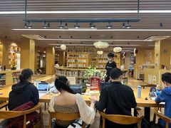 -漕河泾街道图书馆(漕河泾社区文化活动中心店)