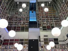 -钟书阁(松江泰晤士小镇店)