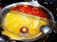 台式麻辣花胶鸡鸳鸯锅-湊湊火锅·茶憩(世博大道店)