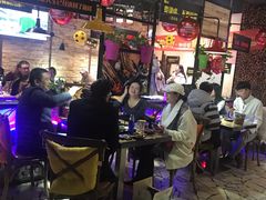 大堂-何师烧烤·香辣蟹·川菜·30年老品牌(太古里旗舰店)