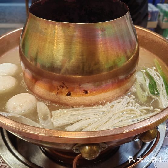 地摊挡树蚜的住避被火锅(烤肉)店