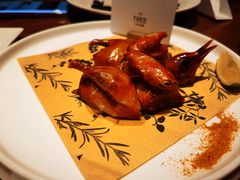 玻璃皮润烧乳鸽-大树餐厅(益田假日店)