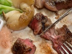 碳烤肉眼牛排及秘制牛排汁-WOLFGANG PUCK KITCHEN & BAR(迪士尼小镇店)