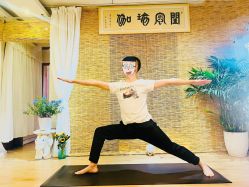 -闺蜜瑜伽·普拉提女性塑形馆