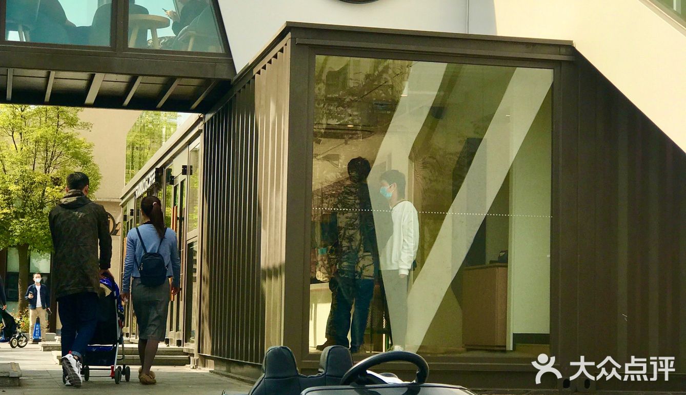 网红打卡集装箱星爸爸,建筑有点帅气哟!