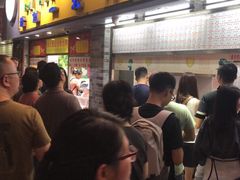 等位区-百花传统甜品店(原址店)