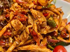 彝族辣拌春鸡-老滇山寨•云南特色菜•地方菜•民族风情歌舞表演(金碧店)