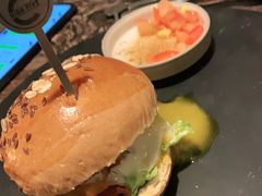 -HIGH FIVE哈福手工汉堡(桂林路店)