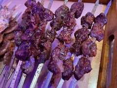 招牌秘制牛肉粒串-夜火烤摊·东北烧烤酒场·老杨小黄鱼