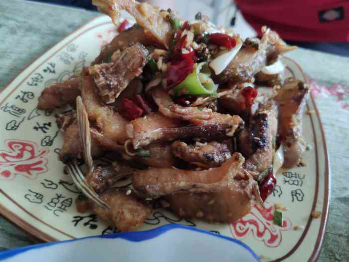 隔板肉老店-"家常火锅味,小炒也很实惠.我们选了隔板.